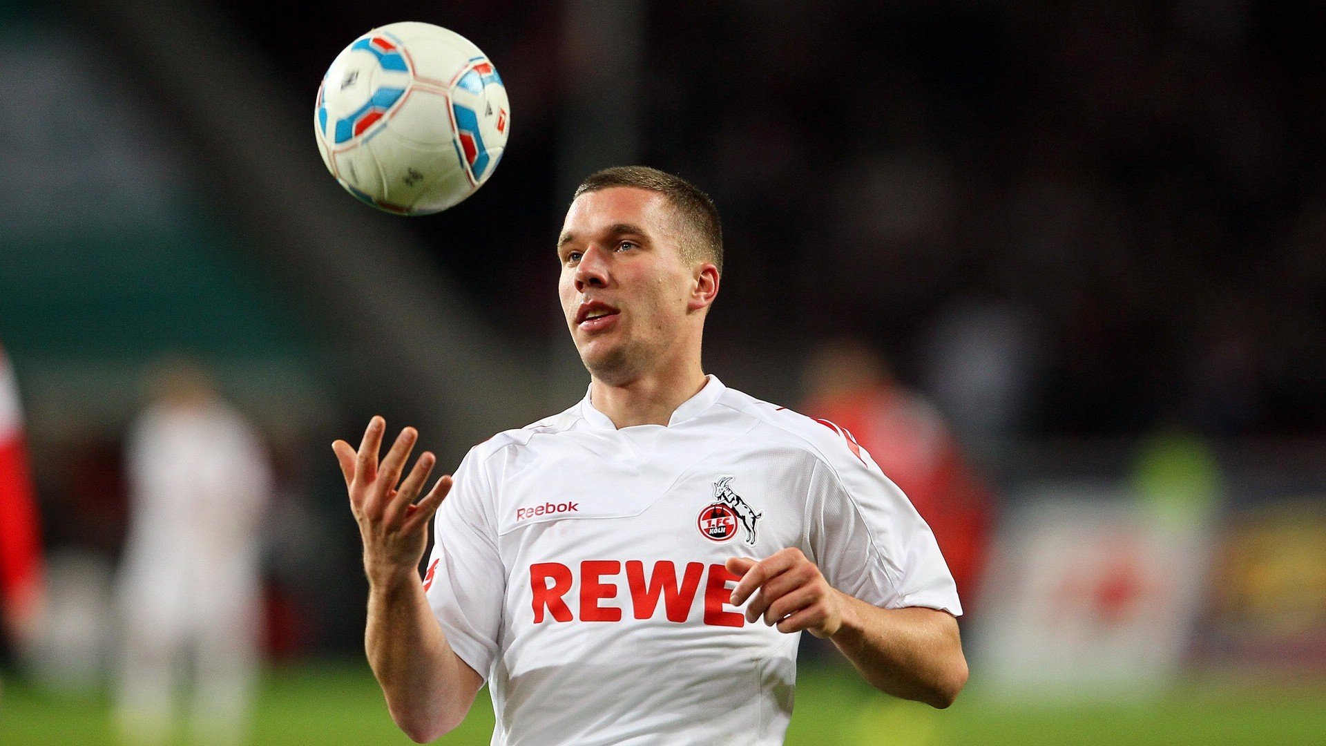 点球大战惊心动魄，蓝鹰绝杀红魔挺进决赛